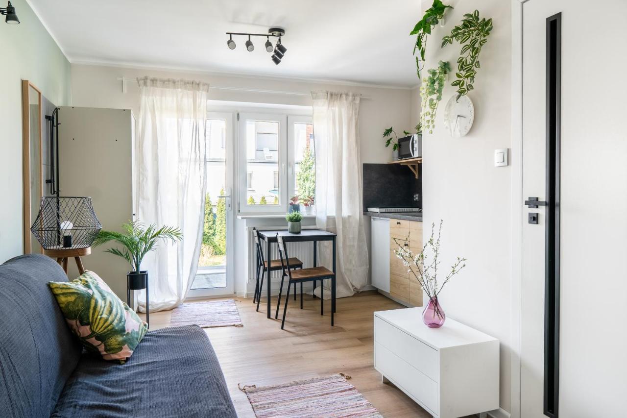 Novinea Z Balkonem I Ogrodem