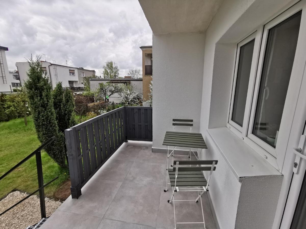Novinea Z Balkonem I Ogrodem Apartment